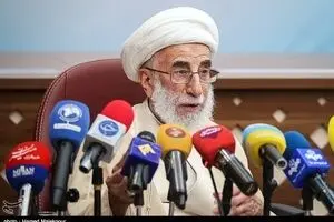 تنها راه نجات حرکت در مسیر امام خمینی است
