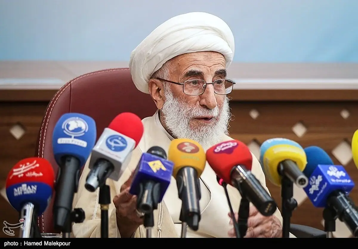 تنها راه نجات حرکت در مسیر امام خمینی است