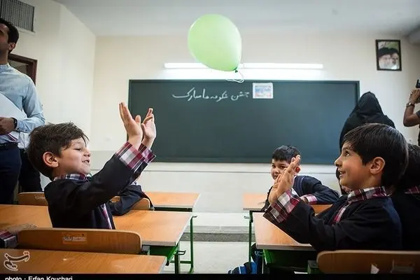 همزمان با آغاز ماه محرم؛ مدارس امروز به استقبال جشن شکوفه‌ها رفتند