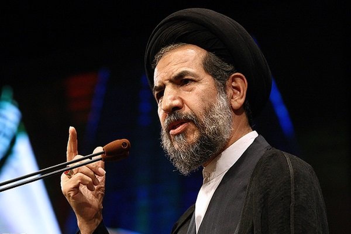 ملت ایران به تنهایی در برابر استکبار پیروز شد