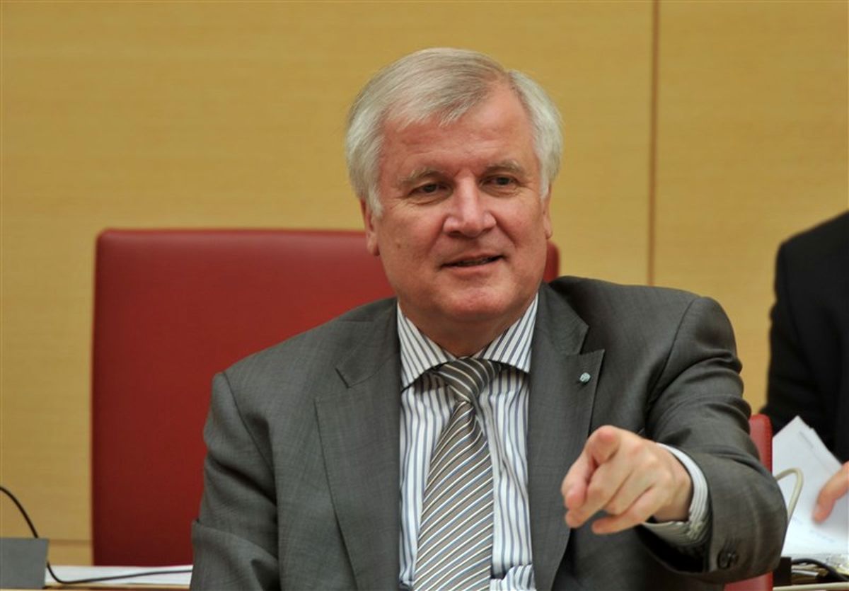 حزب سوسیال دموکرات خواستار کناره‌گیری سریع وزیر کشور آلمان شد
