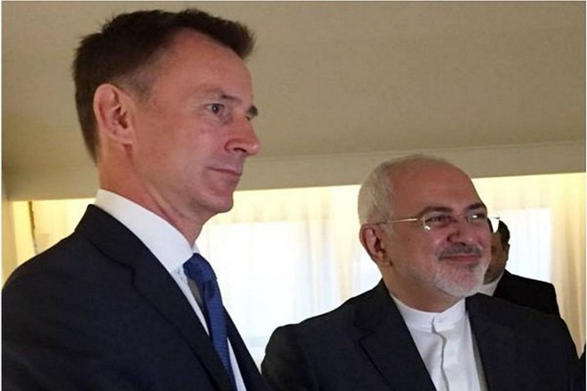 وزرای خارجه ایران و انگلیس با یکدیگر دیدار و گفتگو کردند