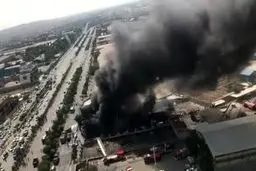 تصاویر هوایی از آتش ‌گسترده در کارخانه رنگ و تینر واقع در جاده قدیم کرج