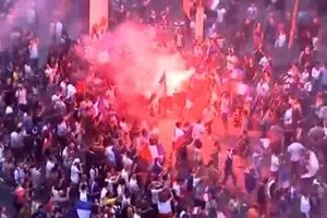 شورش در جشن قهرمانی فرانسوی‌ها
