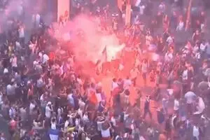 شورش در جشن قهرمانی فرانسوی‌ها