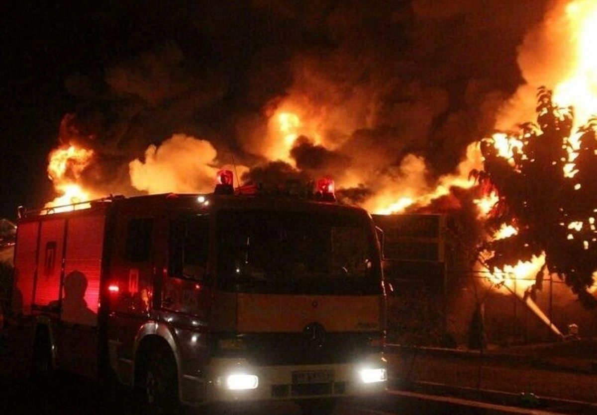آتش‌سوزی گسترده در بازار گل و گیاه ستاری/ ارتفاع شعله‌ها به ۱۰ متر رسید + تصاویر