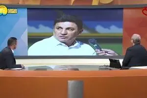 انتقادهای قلعه‌نویی از فدراسیون فوتبال در مورد هواداران