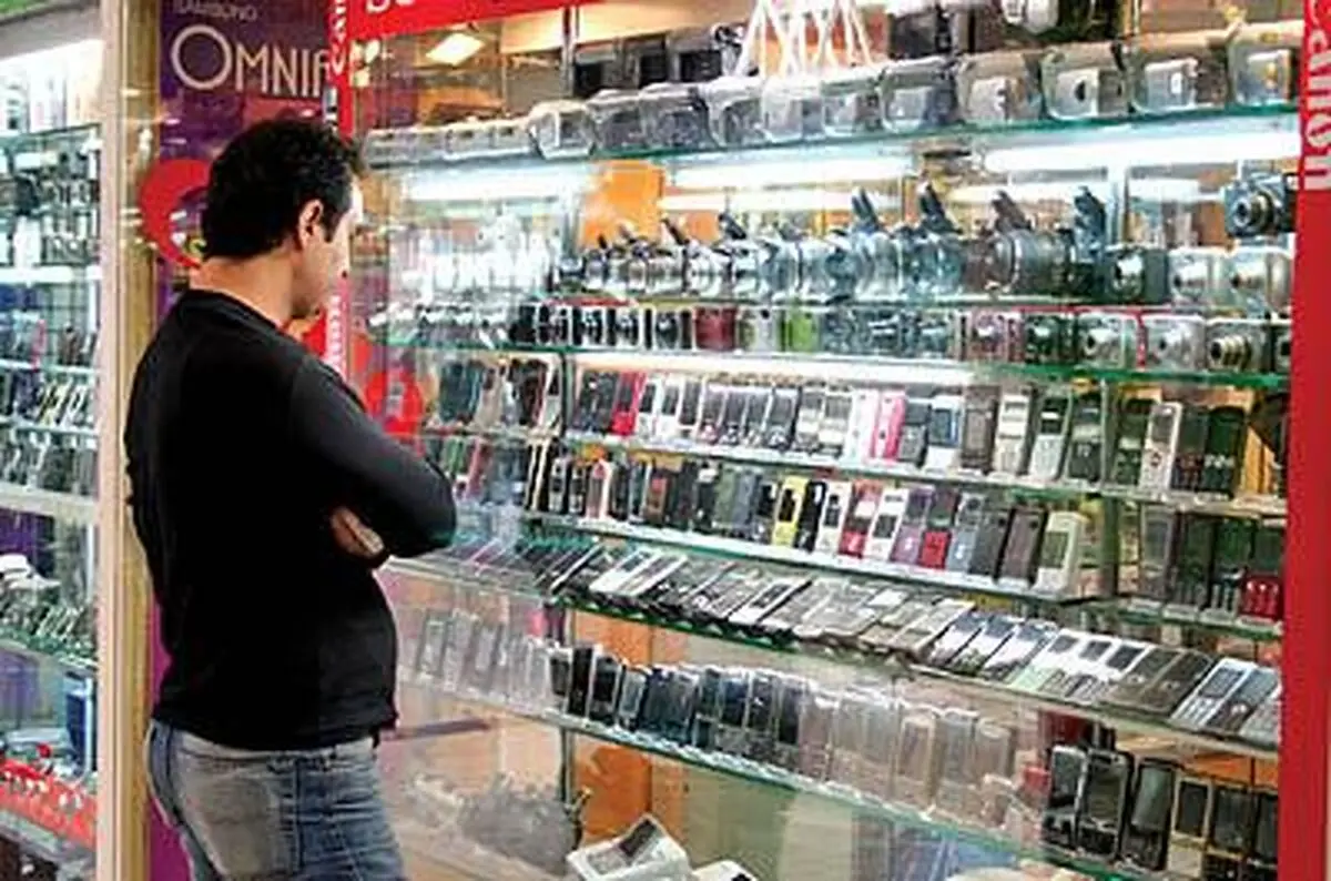 نارضایتی کسبه و خریداران از  وضعیت آشفته بازار موبایل و عدم رسیدگی مسئولان