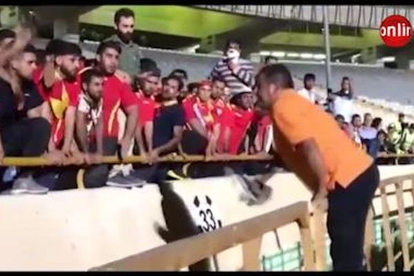 سقوط لیدر فولاد خوزستان به تونل ورزشگاه آزادی