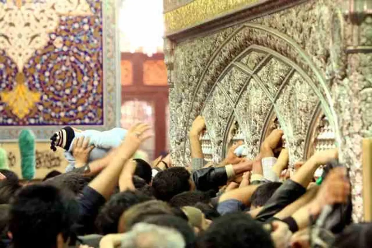 اجتماع کم‌نظیر زائران حرم علی‌بن موسی‌الرضا(ع)