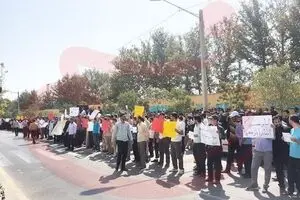تجمع مردمی مقابل ساختمان دادگستری مشهد