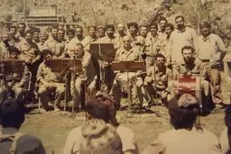وقتی تفنگ‌ها ساز شدند / ماجرای ارکستر، جبهه، حاج قاسم و دیگران
