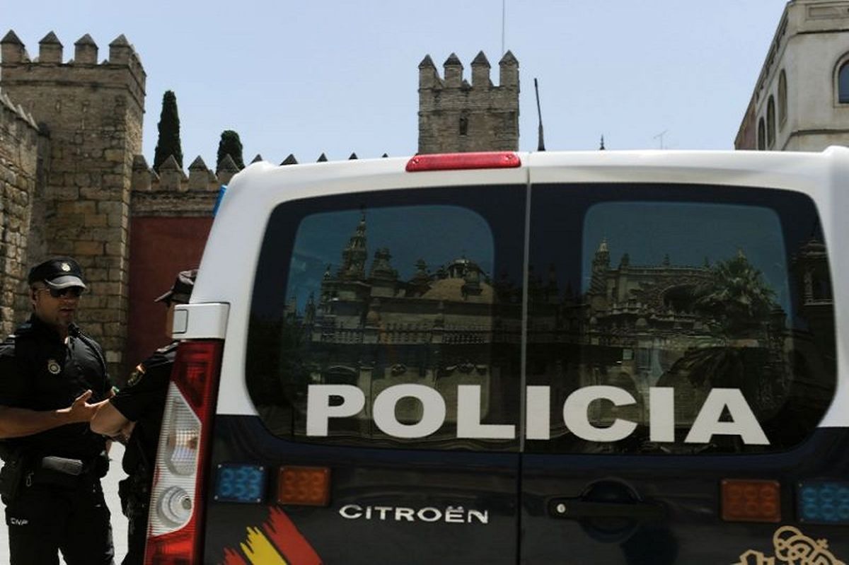 هواداران تیم ملی انگلیس با پلیس ضد شورش اسپانیا درگیر شدند