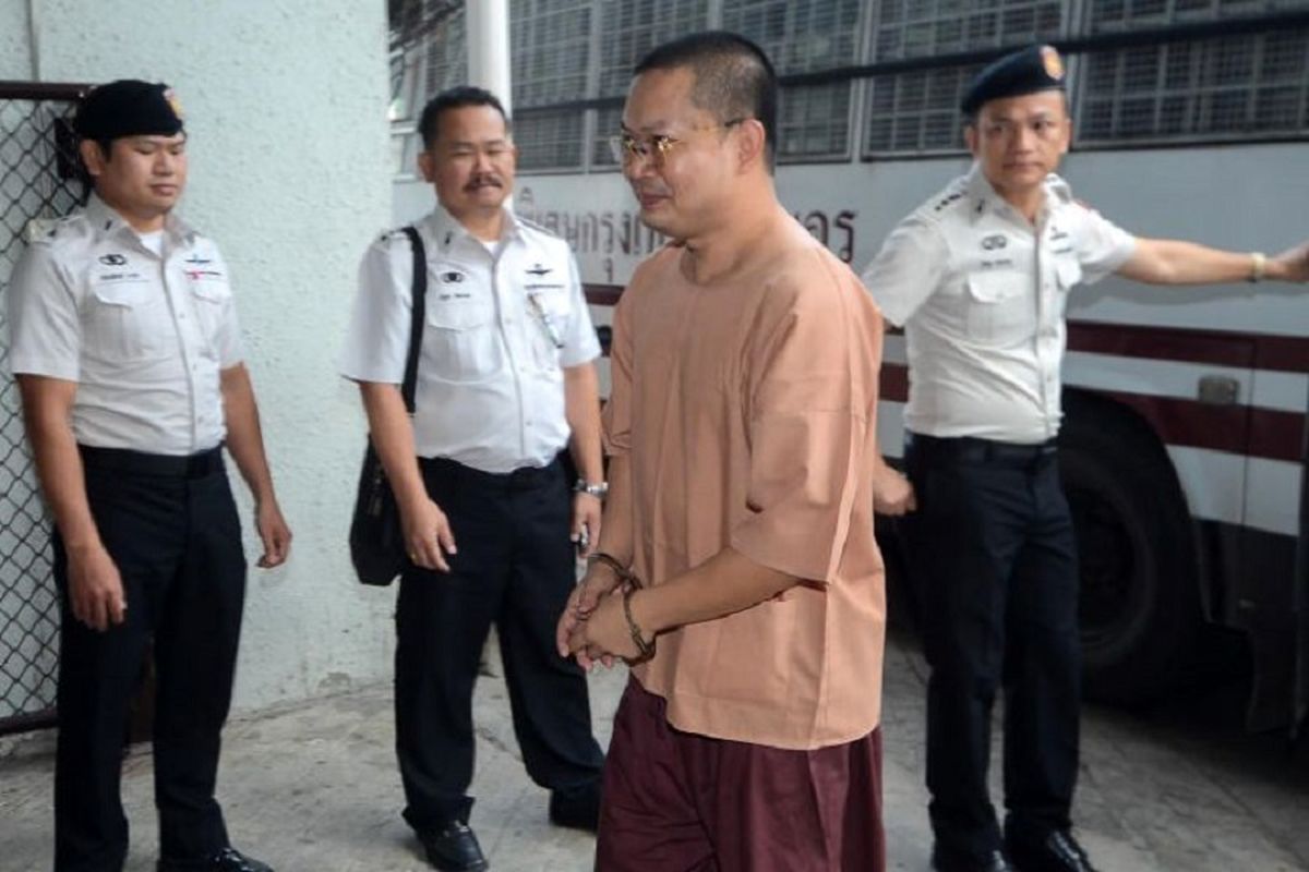 دولت تایلند بافساد راهبان بودایی مقابله می کند