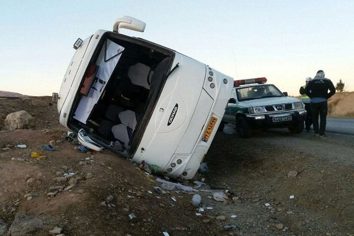 واژگونی اتوبوس در جاده سمنان ۴۷ کشته و مصدوم به جا گذاشت