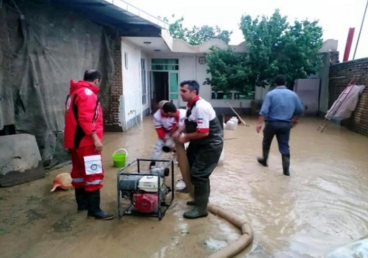 امداد رسانی هلال احمر به ۲۴۹ نفر در حادثه سیل استان فارس/ فوت دو نفر بر اثر صاعقه