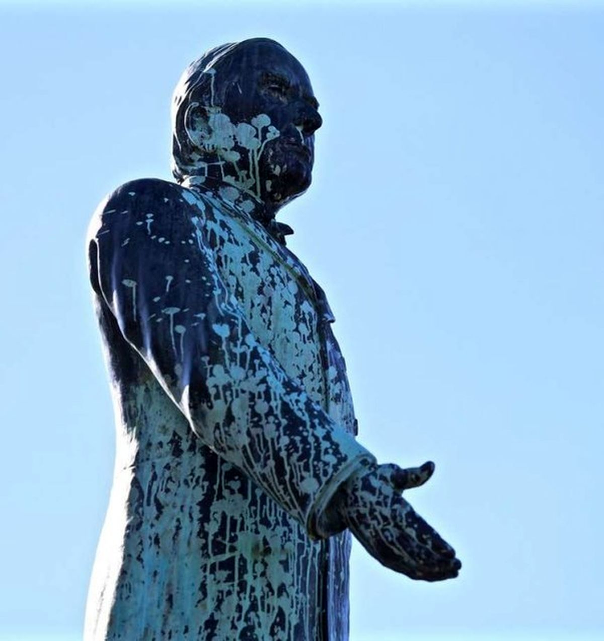 مجسمه بیست‌وپنجمین رییس جمهور آمریکا تخریب شد