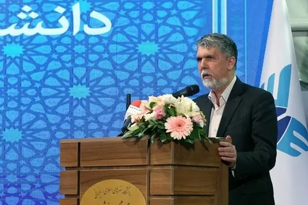 هنر استاد فرشچیان در سنت ریشه دارد اما به معاصر پرکشیده است