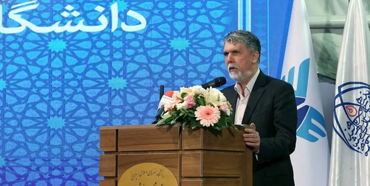 هنر استاد فرشچیان در سنت ریشه دارد اما به معاصر پرکشیده است