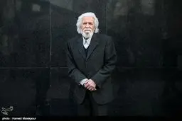 شاعری که کلمات را بیدار کرد