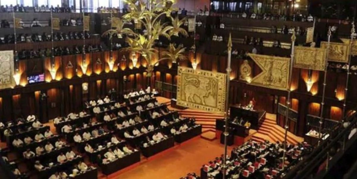 شکاف سیاسی در سریلانکا بعد از رای عدم اعتماد پارلمان به نخست وزیر