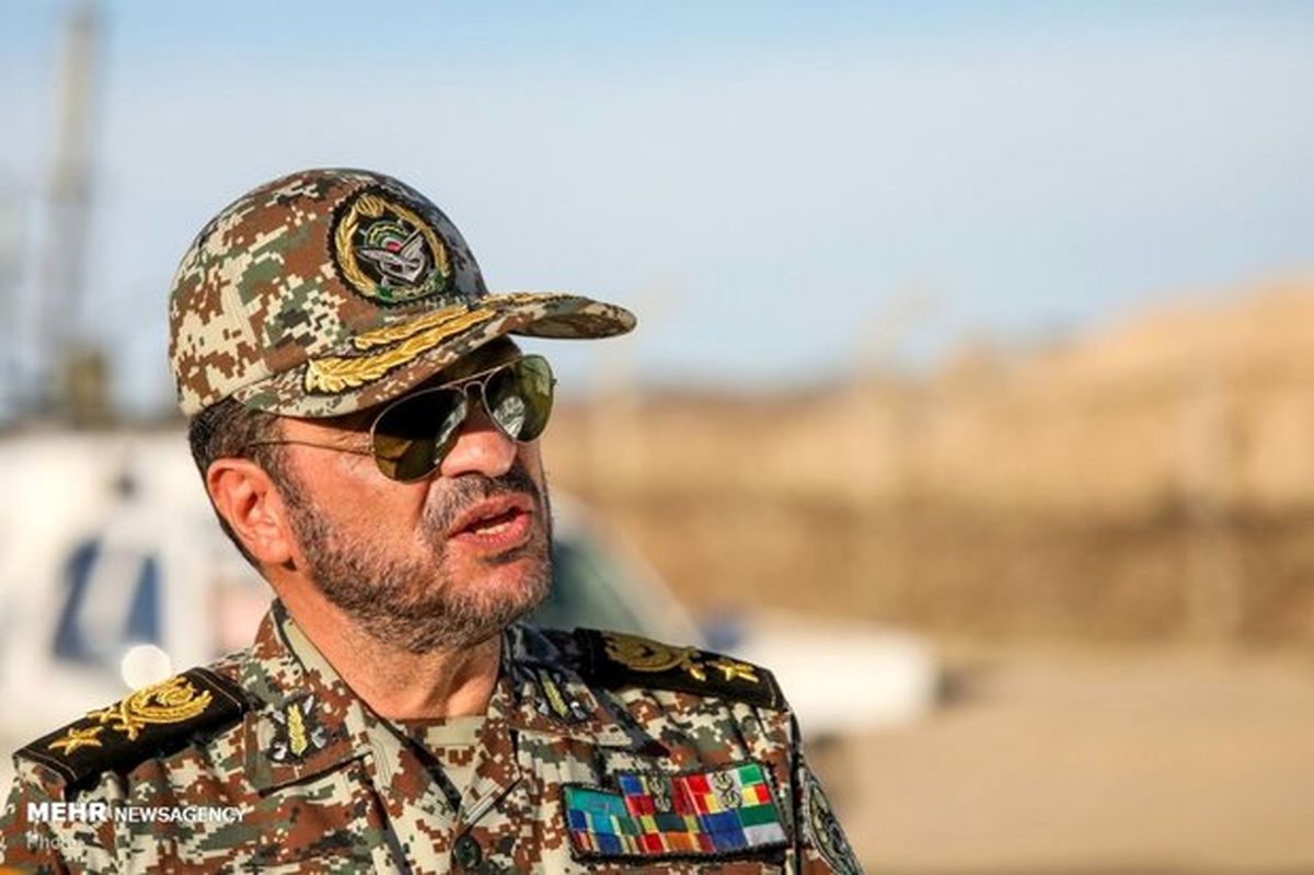 فرمانده قرارگاه پدافند هوایی خاتم الانبیا(ص) از یگان های ابوموسی و تنب بزرگ بازدید کرد