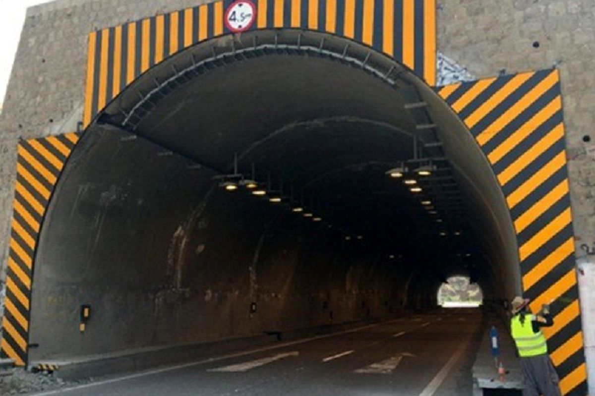 تونل شیرین سو در جاده قزوین-رشت مسدود شد