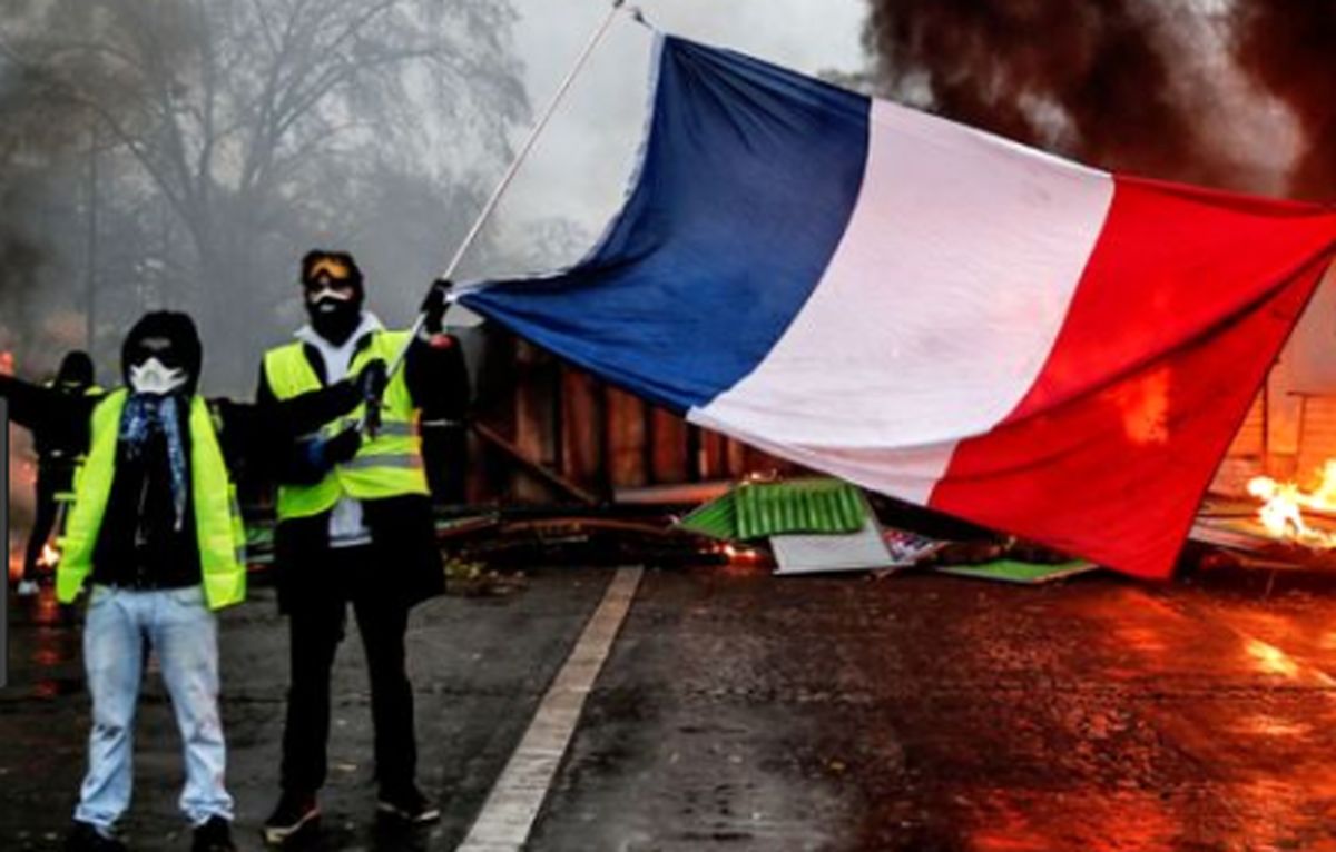 انتقاد محمد ایمانی از عملکرد برخی از روزنامه های داخلی در پوشش اعتراضات فرانسه
