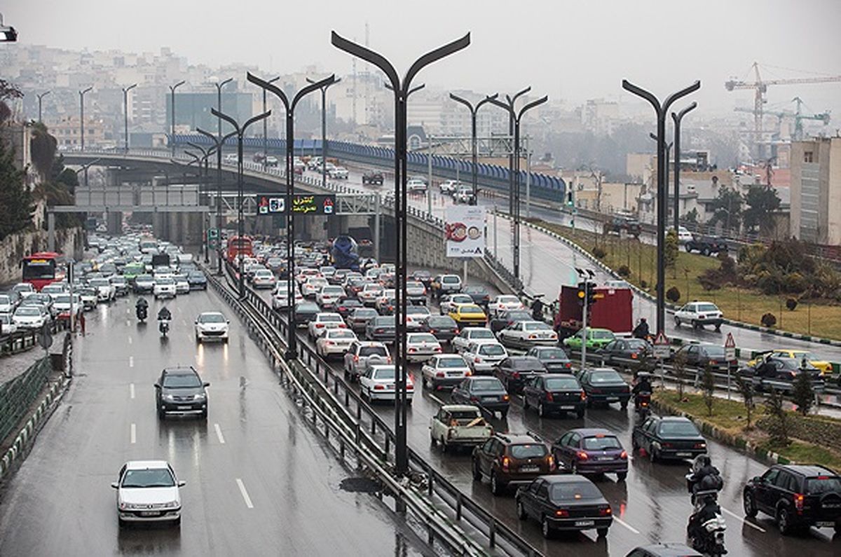 ترافیک در آزادراه کرج_ تهران سنگین است/ مه گرفتگی، همراه با کاهش دید افقی در محور‌های مواصلاتی ۶ استان کشور