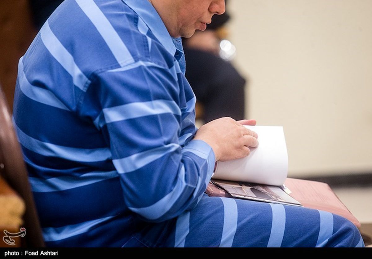 پیشنهاد وکیل باقری‌درمنی برای توقف اجرای حکم اعدام