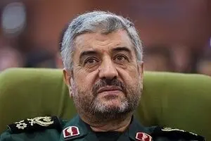 فرمانده سپاه با موتور سیکلت در مراسم تشییع شهدا حاضر شد +عکس
