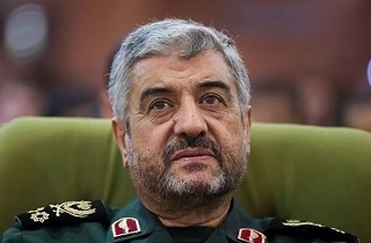 فرمانده سپاه با موتور سیکلت در مراسم تشییع شهدا حاضر شد +عکس