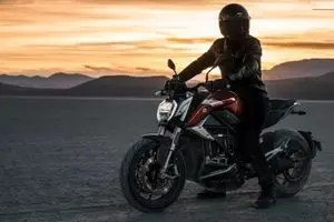 تولید موتورسیکلت برقی با سرعت ۲۰۰ کیلومتر در ساعت