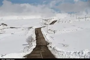 بارش برف در جاده‌های ۴ استان
