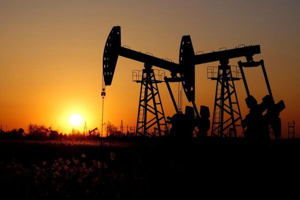 عقب‌گرد نفت در واکنش به جهش تولید آمریکا
