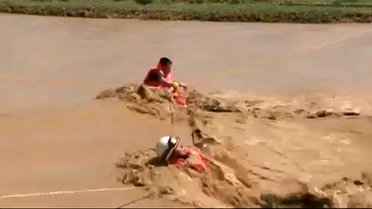 پیکر ۲ سرباز وظیفه مرزبانی میرجاوه گرفتار سیلاب کشف شد