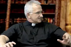 کشیش مسیحی:حضرت علی(ع) وفرزندانش بهترین الگوبرای بشریت هستند