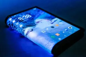 گوگل و ZTE به طراحان گوشی‌های منعطف پیوستند +تصاویر