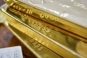 طلای جهانی عقب نشست