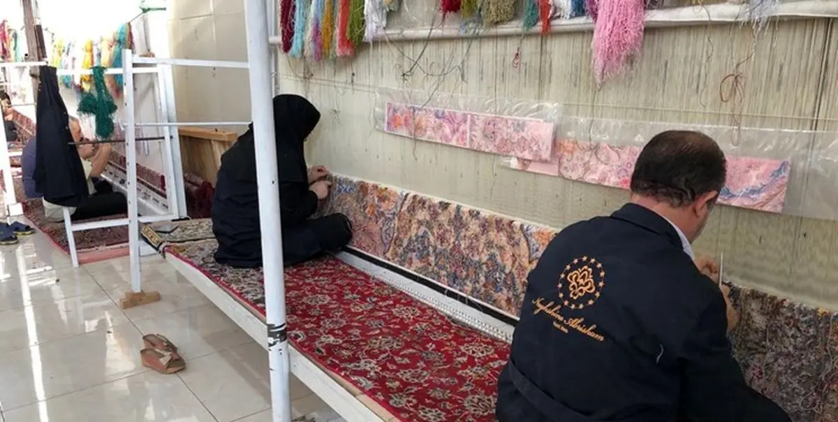 ایجاد اشتغال با تسهیلات کارآفرینی روستایی/ از پرورش توت‌فرنگی تا صادرات فرش و لبنیات