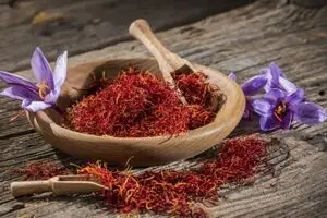 نرخ انواع طلای سرخ در بازار اعلام شد/۸۵ درصد زعفران تولیدی صادراتی است