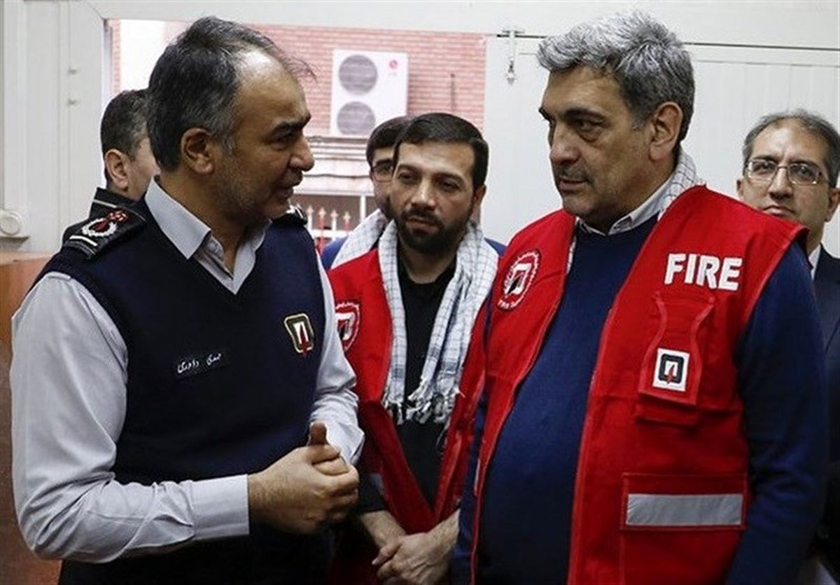 شهردار تهران در شب چهارشنبه آخر سال از ستاد ۱۲۵ بازدید کرد