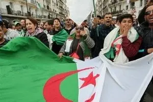 تظاهرات الجزایری‌ها برای کناره‌گیری فوری 