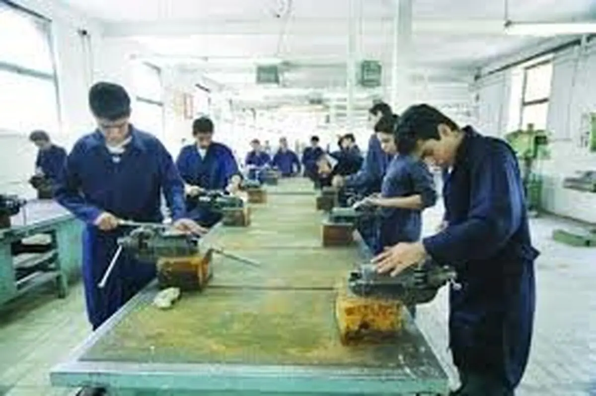 اولین گام مدرسه‌ای دانشگاه آزاد برای پاسخگویی به دغدغه اشتغال فارغ التحصیلانش