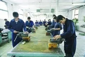 اولین گام مدرسه‌ای دانشگاه آزاد برای پاسخگویی به دغدغه اشتغال فارغ التحصیلانش