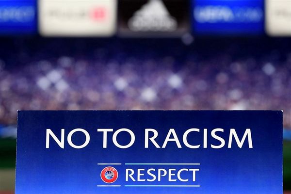 فوتبال جهان| فسخ قرارداد بازیکن شفیلد یونایتد پس از حرکت نژادپرستانه