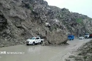 ریزش کوه در محور سوادکوه