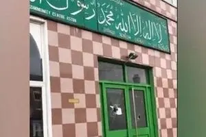 افراد ناشناس به مساجد در «بیرمنگام» انگلیس حمله کردند +فیلم