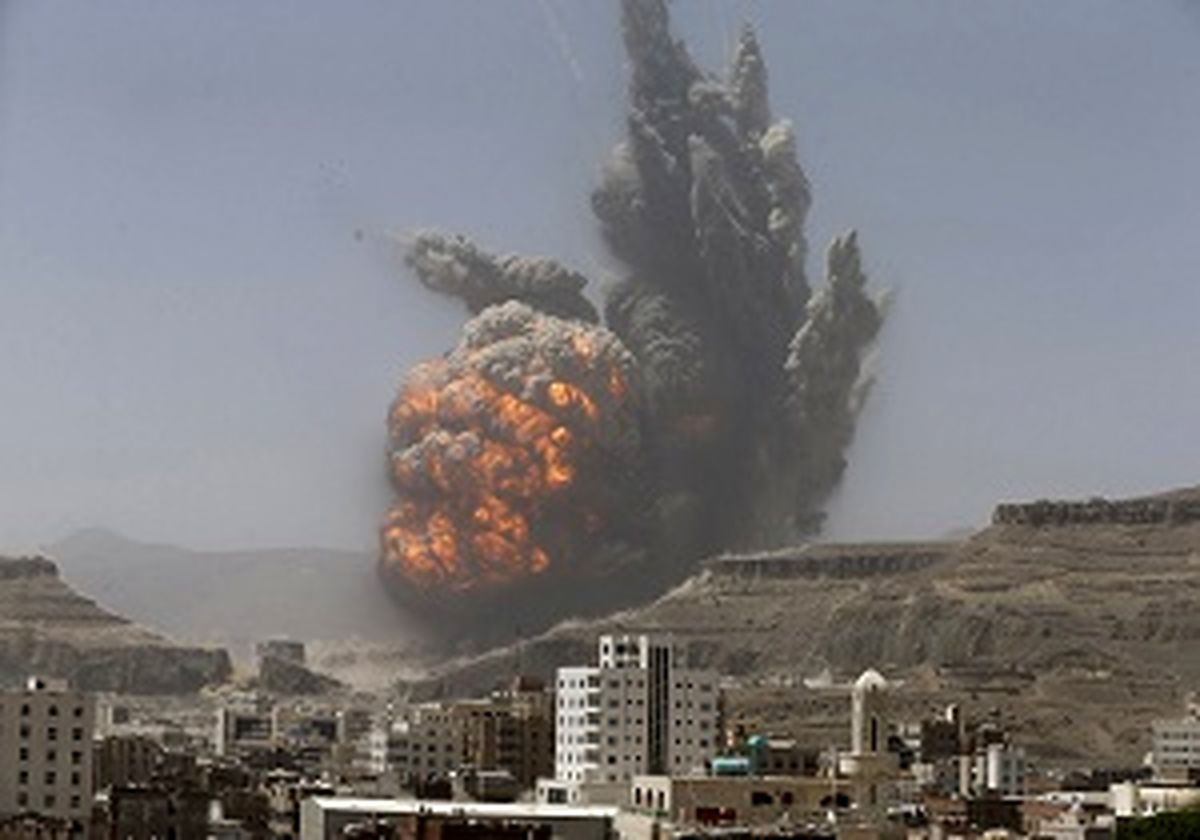 حمله توپخانه‌ای متجاوزان سعودی به بندر الحدیده یمن