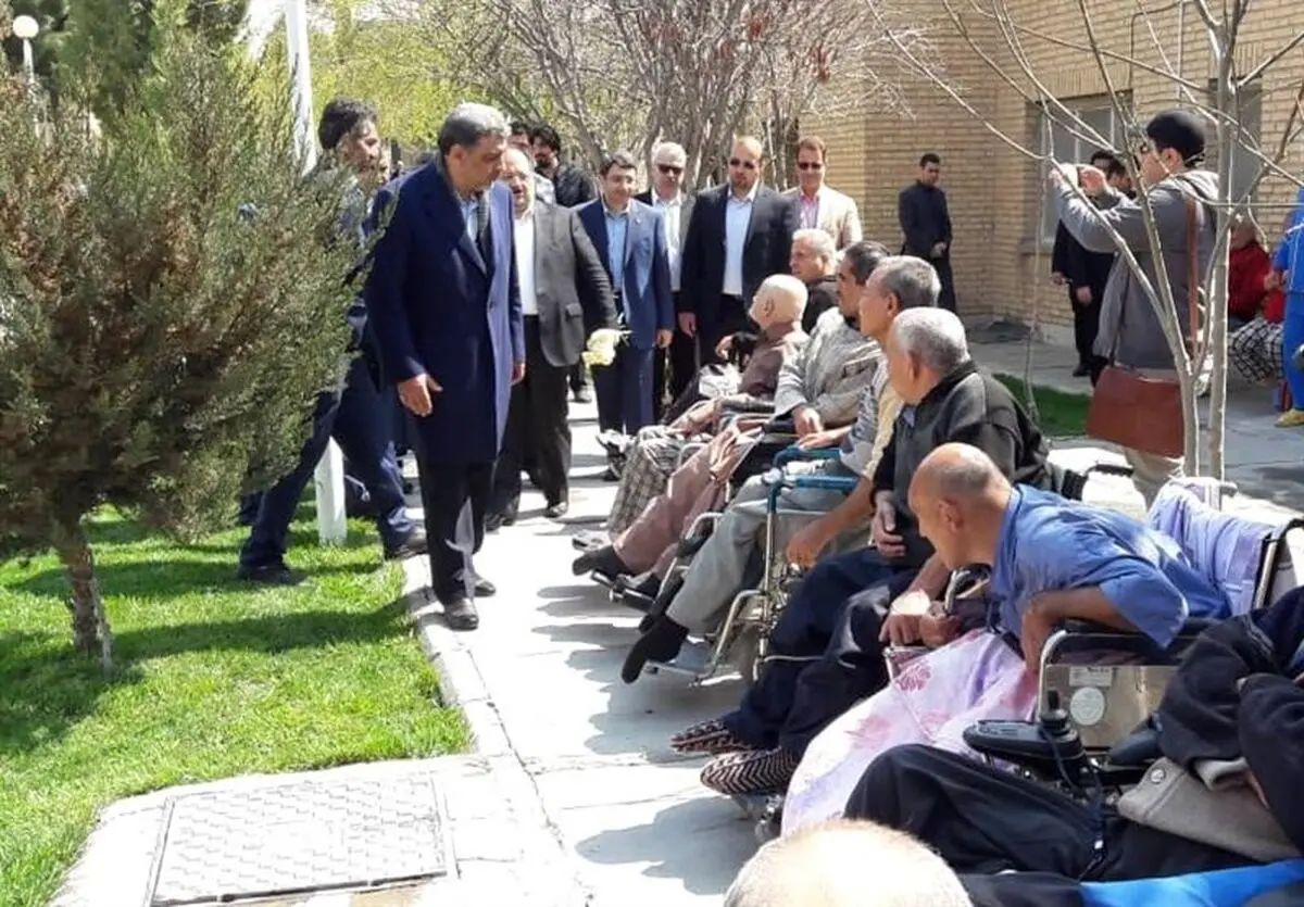 دیدار عیدانه وزیر رفاه و رئیس سازمان بهزیستی با سالمندان و کودکان+ عکس